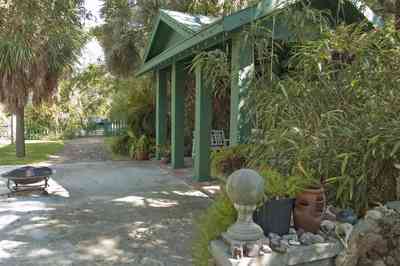 wilson+house-east+side+patio_05.jpg:  