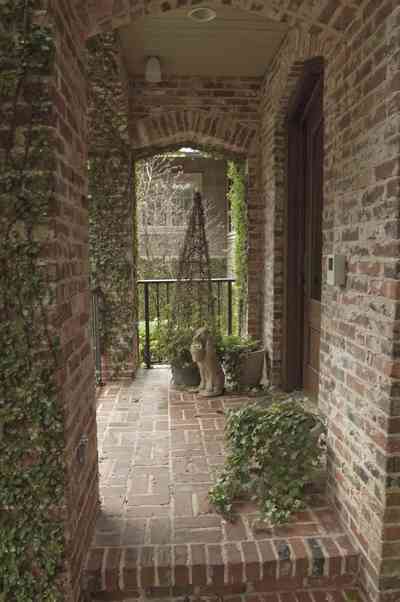 01-05-11-225+chipley+ave-front+door_02.jpg:  