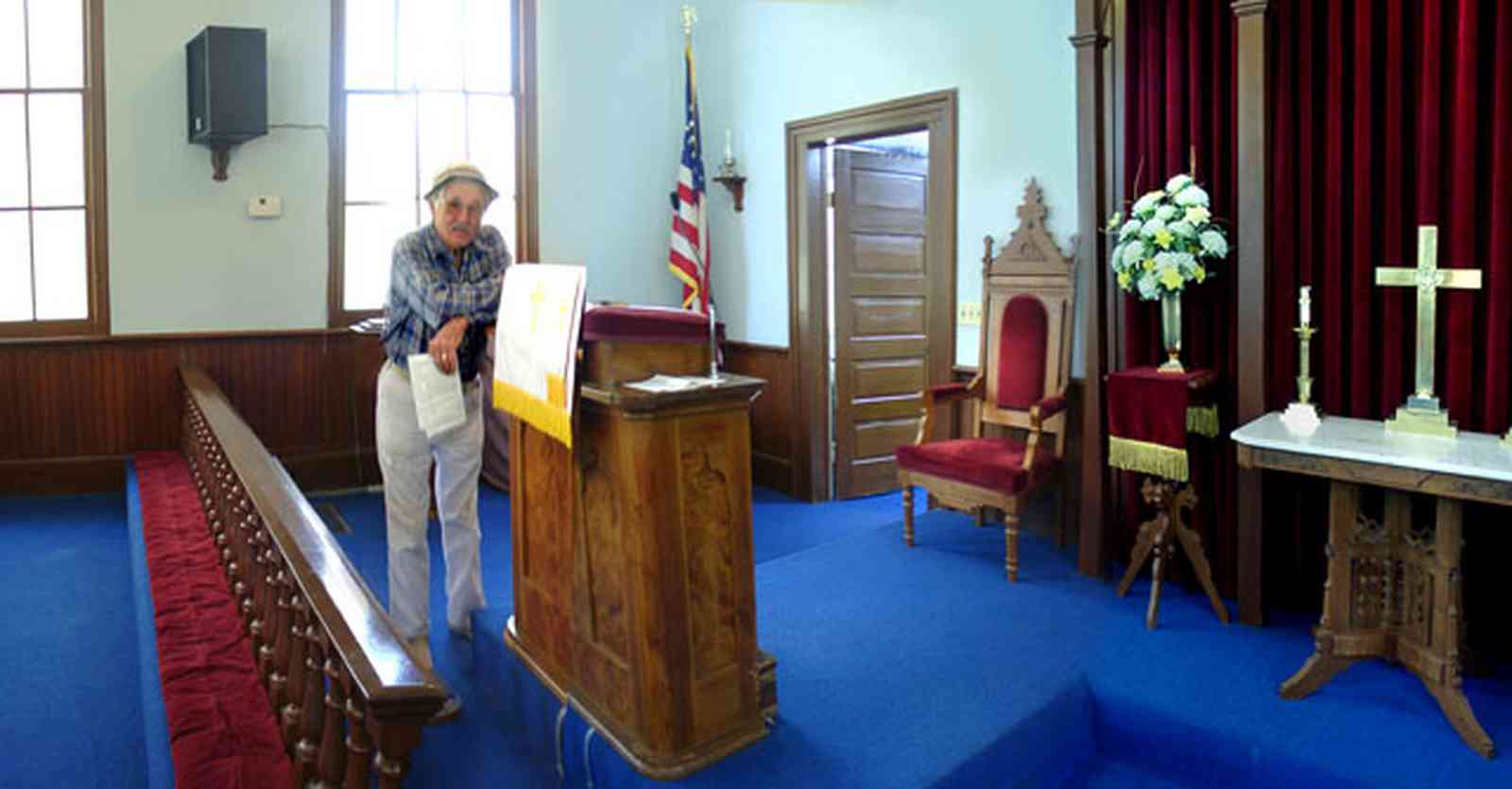 Bagdad:-Methodist-Church_07.jpg:  altar, victorian church, cross, flowers