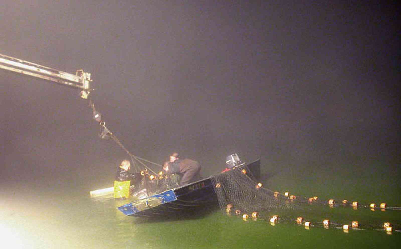 Oak-Grove:-Carpenters-Catfish-Farm_24.jpg:  seine, net, rowboat, fisherman, catfish harvest