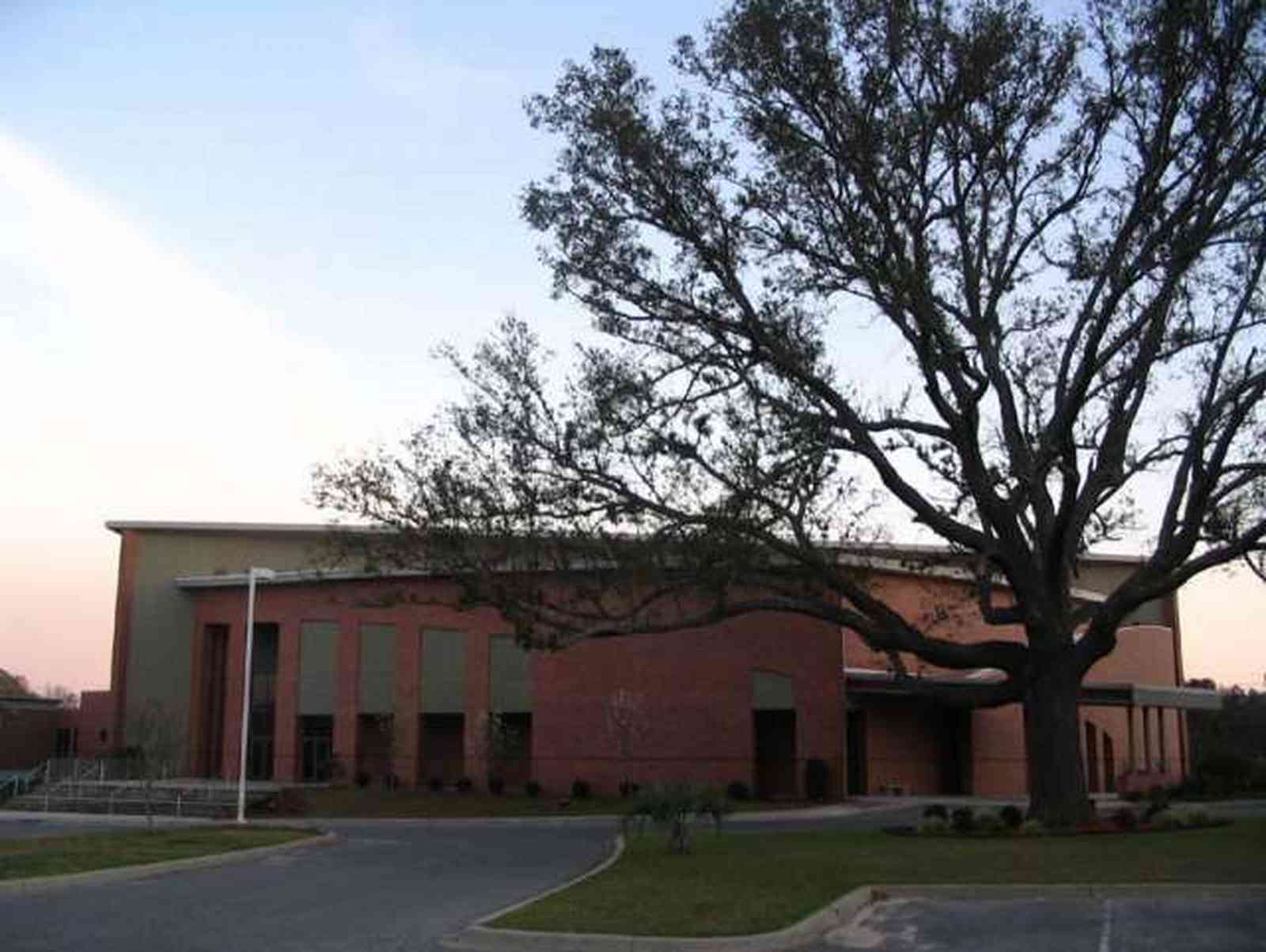 Pensacola:-Hillcrest-Baptist-Church_05.jpg:  church, brick, 9 mile road, baptist, modern, contemporary
