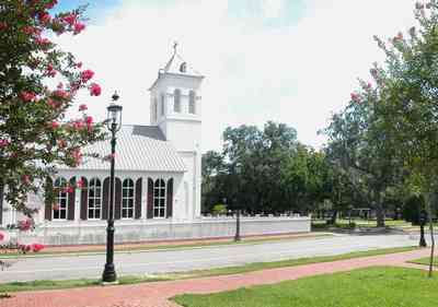Pensacola:-Historic-Pensacola-Village:-Old-Christ-Church_07.jpg:  plaque, historic marker, brick structure, religious service, church house, crepe myrtle trees, seville square, victorian village