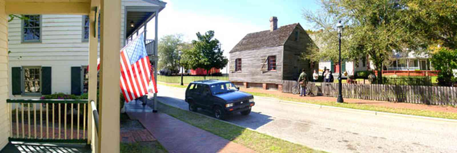 Pensacola:-Historic-Pensacola-Village:-The-Weavers-Cottage_000.jpg:  historic village, victorian house, victorian front porch, gulf coast cottage, picket fence, oak tree, brick sidewalk
