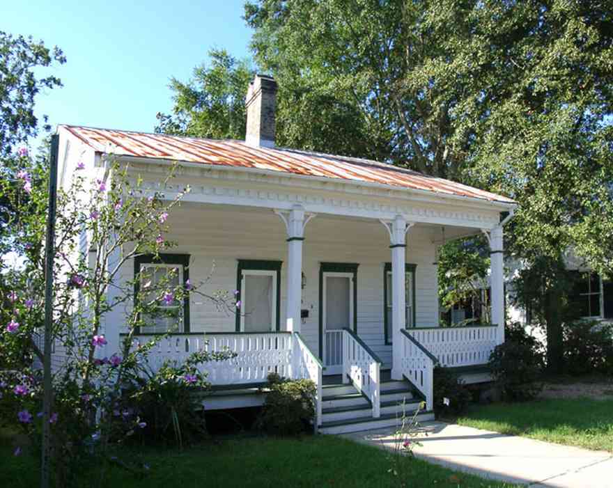 Pensacola:-Seville-Historic-District:-325-East-Intendencia-Street_01.jpg:  creole cottage