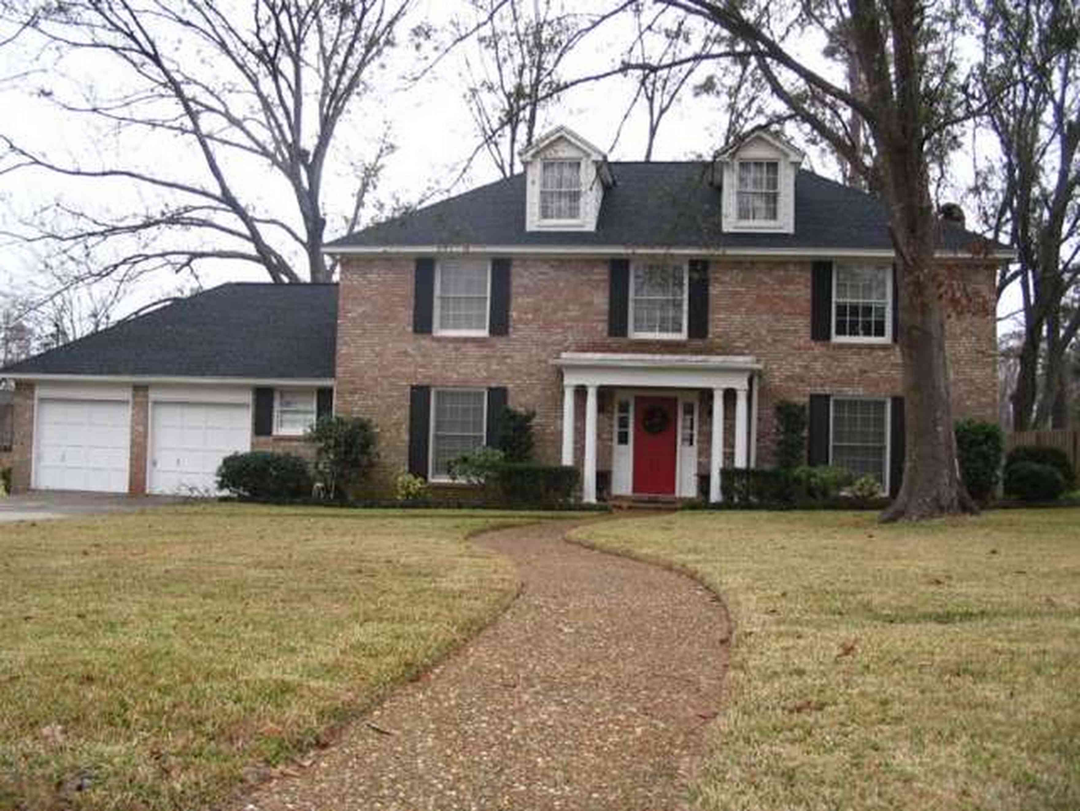 Scenic-Hills_02.jpg:  homes, grass, brick, two-story, class home, stately, mansion, shutters